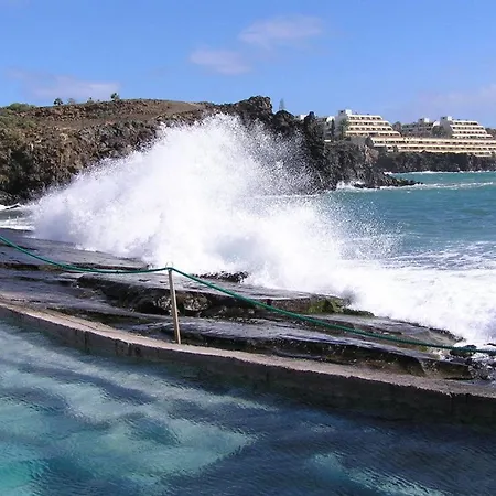 Beach-front Tenerife Sth Sea And Pool View *