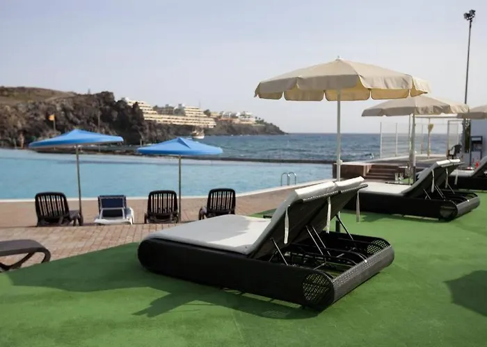 Beach-front Tenerife Sth Sea And Pool View